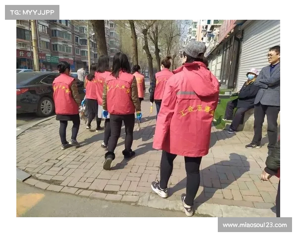 柏林联合球迷自发组织球场清洁志愿活动展现社区精神和环保意识 柏林联合球迷自发组织球场清洁志愿活动展现社区精神和环保意识