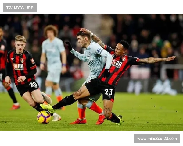 伯恩茅斯球员赛后集体学中文 感谢中国球迷热情支持 伯恩茅斯球员赛后集体学中文 感谢中国球迷热情支持